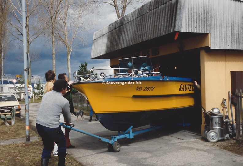 bateau_devant_local_osiris_I.jpg