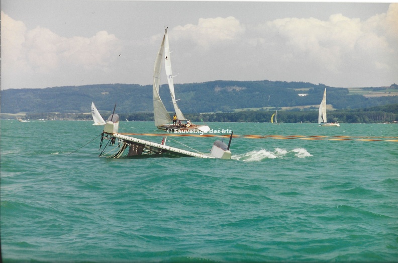 catamaran_chavire_2.jpg